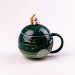 Чашка керамічна 400 мл Космонавт із кришкою та ложкою 400 мл Зелений (HP877GR)