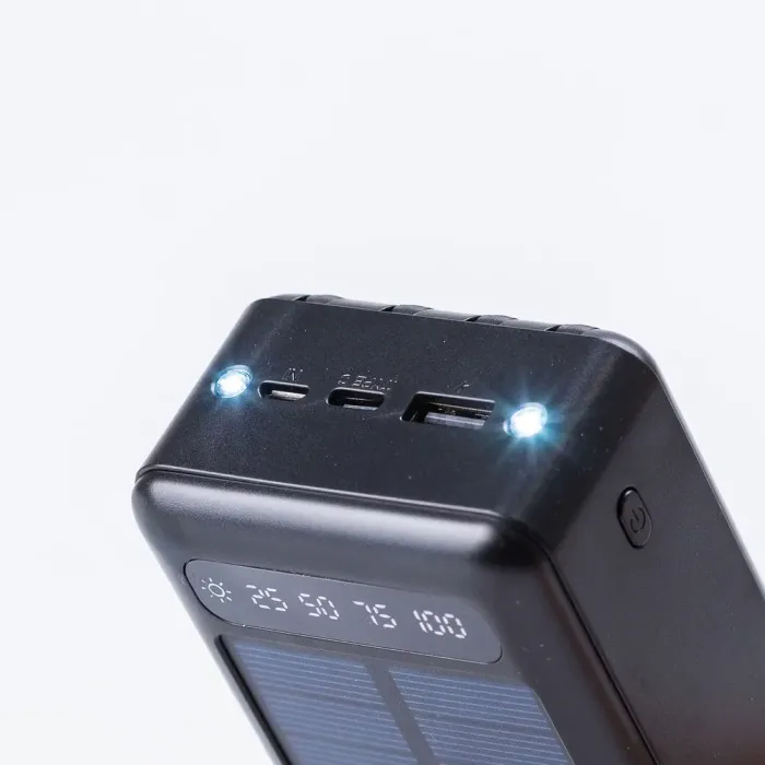 Повербанк 50000 mah powerbank із сонячною батареєю та 4 вбудованих кабелі USB / Micro / Type-C / Lightning (UR507) - зображення 4