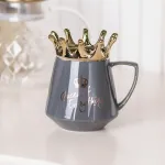 Чашка керамічна 400 мл Queen of Everything з кришкою та ложкою Сірий (HPCYM0752G)