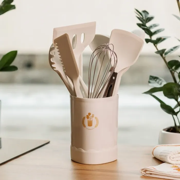 Набір кухонного приладдя на підставці 12 штук кухонні аксесуари силіконові з дерев'яною ручкою (YRUR9) - зображення 1