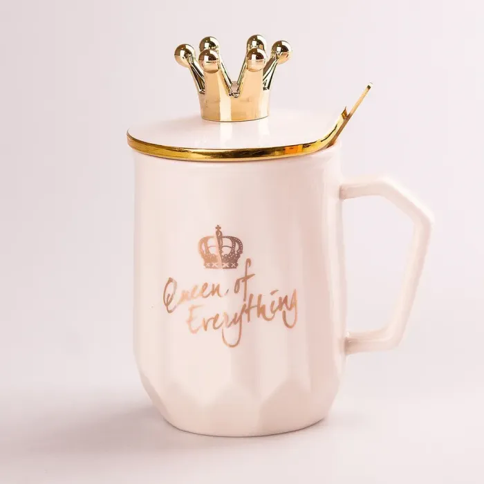 Чашка керамическая 400 мл Queen of Everything с крышкой и ложкой Белый (HPCYM0863W) - изображение 3