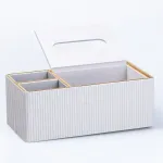 Салфетка на стол с двумя дополнительными отделениями.