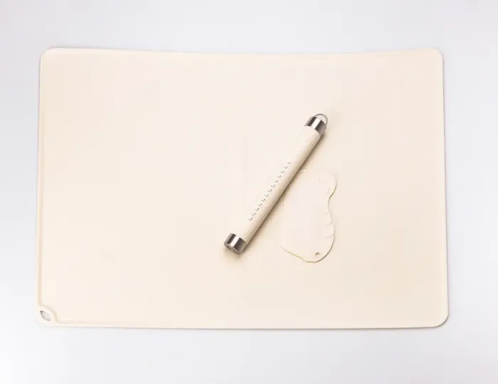 Силиконовый коврик со скалкой для раскатки прямоугольного теста с разметкой Бежевый (HP34547W) - изображение 1