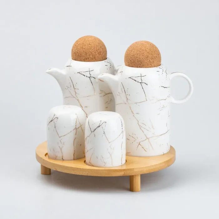 Набор перечниц и графинов для масла на деревянной подставке 4 предмета (HP275) - изображение 1