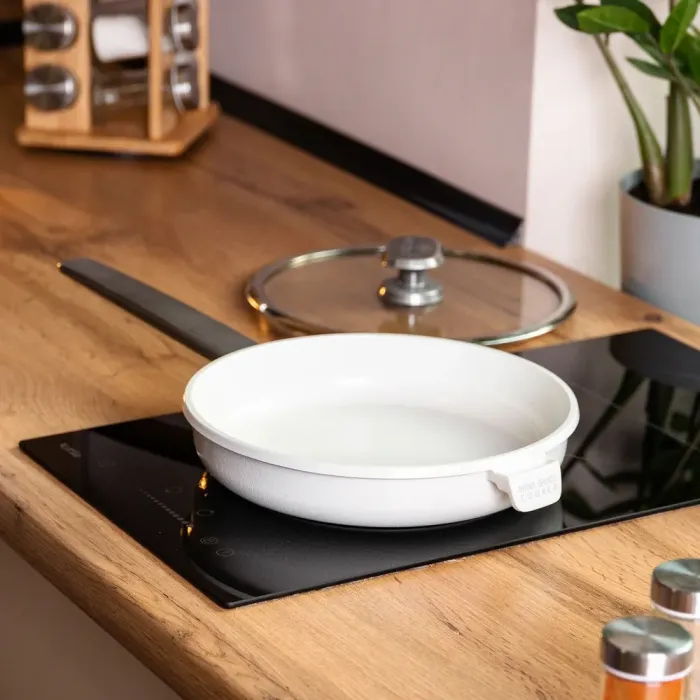 Сковорода MGC з кришкою 24 см та керамічним антипригарним покриттям 2.0 л біла (HP-4-457W) - зображення 6