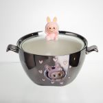 Бульйонниця порцелянова Labubu з кришкою та ручками 800 (мл) Ø15 (см) дитяча тарілка для супу та локшини Сріблястий з рожевим FM-34C (FM-34C)