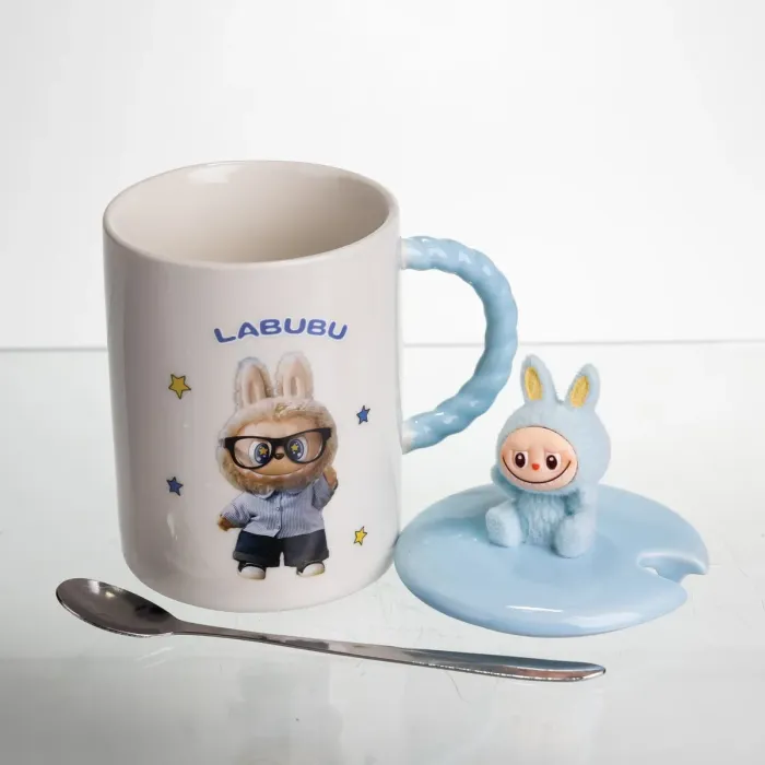 Чашка порцелянова з кришкою і ложкою Labubu 400 (мл) подарункова кружка прикольна чашка для дітей на подарунок Блакитний FM-35B (FM-35B) - зображення 3