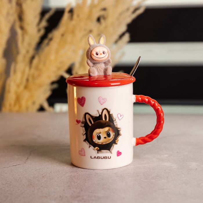 Кубок порцелянова з кришкою і ложкою Labubu 400 (мл) подарункова кружка прикольна чашка для дітей на подарунок Червоний FM-35D (FM-35D) - зображення 2