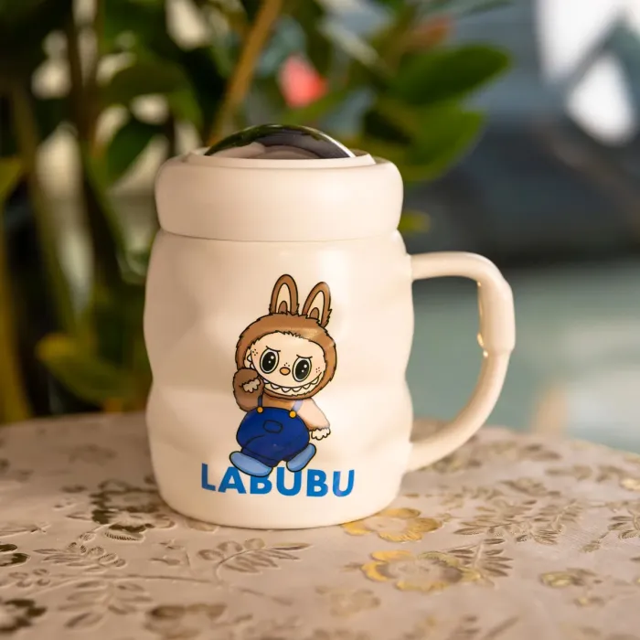 Чашка порцелянова з кришкою Labubu 400 (мл) подарункова кружка прикольна чашка для дітей на подарунок Білий з синім FM-54A (FM-54A) - зображення 1