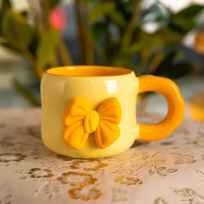 Кубок порцелянова з магнітом Бант 400 (мл) подарункова кружка прикольна чашка для дітей на подарунок Бежевий з жовтим FM-52A (FM-52A) - зображення 1