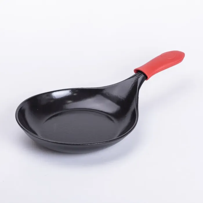 Чавунна сковорода з силіконовою ручкою Ø24.5 см для електричної та газової плити 1 л (HP-1-12) - изображение 1
