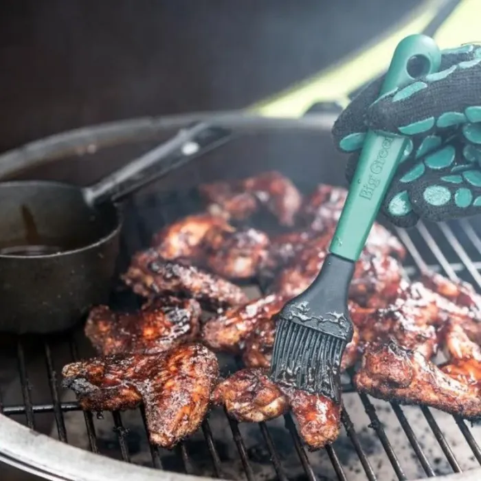 Чавунний сотейник з пензликом для змащування Big Green Egg 127822 - зображення 3