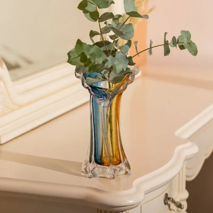 Декоративна скляна оригінальна ваза для квітів 24.5 см стильна фігурна ваза 500 мл Жовто-синя (HP-9-5) - зображення 4