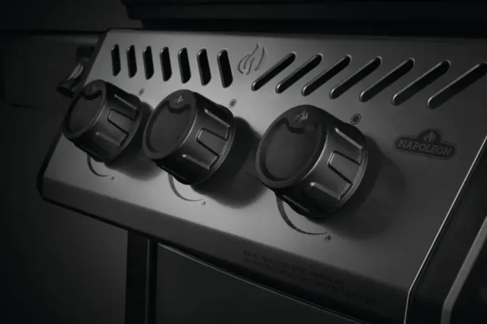 Газовый гриль Napoleon Freestyle 365 с боковой конфоркой Sizzle Zone и дверкой, черный мат F365DSIBPGT-RU - изображение 2