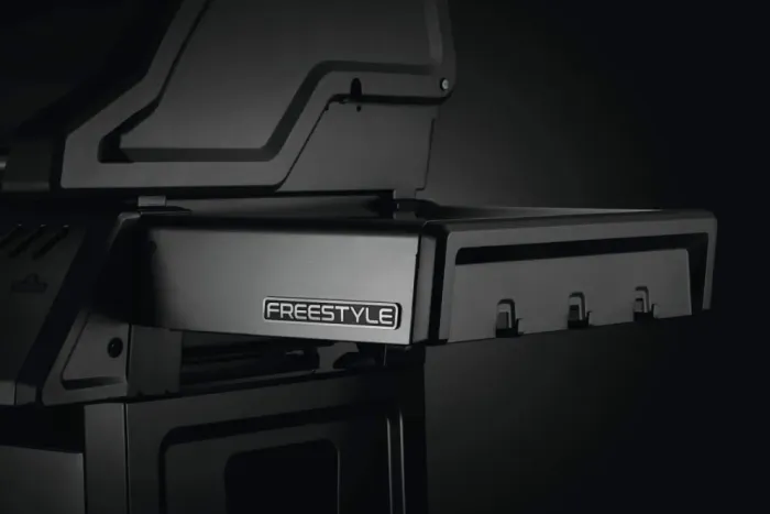 Газовый гриль Napoleon Freestyle 365 с боковой конфоркой Sizzle Zone и дверкой, черный мат F365DSIBPGT-RU - изображение 6
