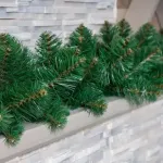 Хвойная гирлянда 2.8 м зеленая ветка елки ПВХ (KOS-HVO128)