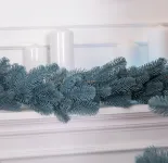 Хвойная литая гирлянда 2 м голубая ветка елки (TD-BRNCHBL2)