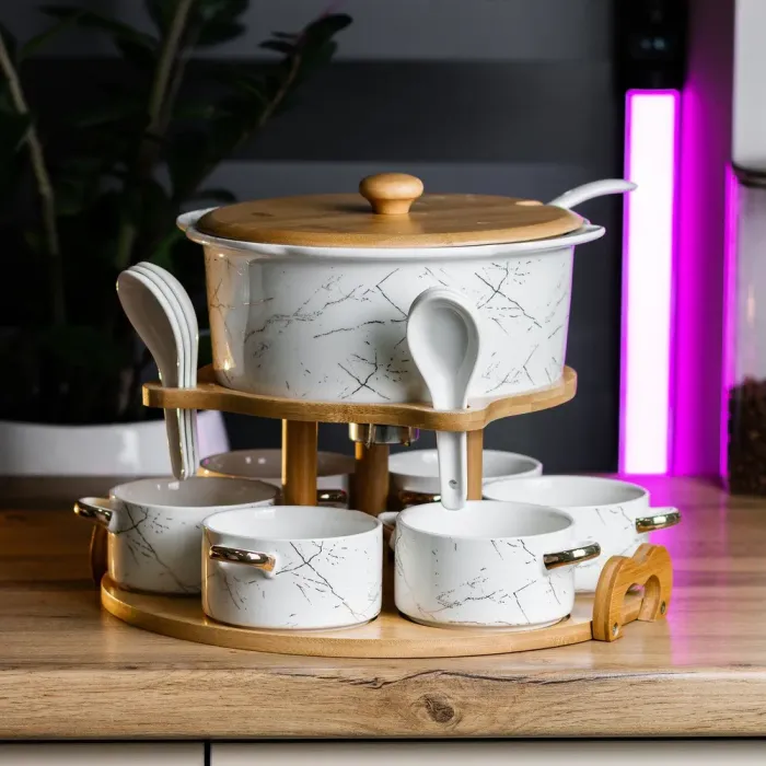 Керамічний набір для подачі перших страв - супниця, піали бульйонниці 6 шт, ложки та бамбукова підставка (HP1218) - зображення 1