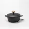 Набор кастрюль и сковорода с алюминиевыми крышками с антипригарным черным покрытием.