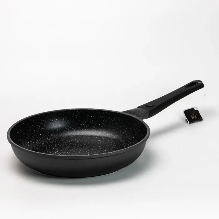 Набор кастрюль и сковорода с алюминиевыми крышками с антипригарным черным покрытием. - изображение 3