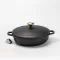 Набор кастрюль и сковорода с алюминиевыми крышками с антипригарным черным покрытием.