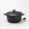 Набор кастрюль и сковорода с алюминиевыми крышками с антипригарным черным покрытием.