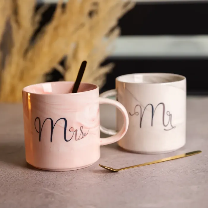 Набір парних порцелянових чашок Mr&Mis 2 (шт) по 400 (мл) чашки на подарунок з ложкою FM-28 (FM-28) - зображення 2