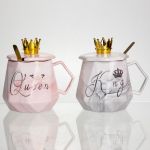 Набір парних порцелянових чашок Queen&King 2 (шт) по 400 (мл) чашки на подарунок із кришкою та ложкою FM-30 (FM-30)