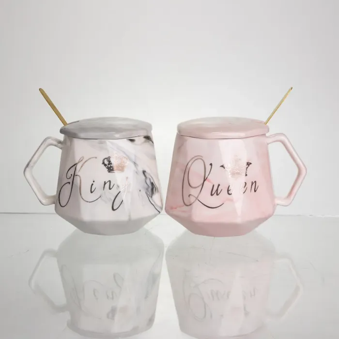 Набір парних порцелянових чашок Queen&King 2 (шт) по 400 (мл) чашки на подарунок із кришкою і ложкою Рожевий з блакитним FM-31 (FM-31) - зображення 1