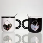 Набір парних порцелянових чашок із серцем 2 (шт) по 400 (мл) чашки на подарунок із кришкою та ложкою Чорний з білим FM-33 (FM-33)
