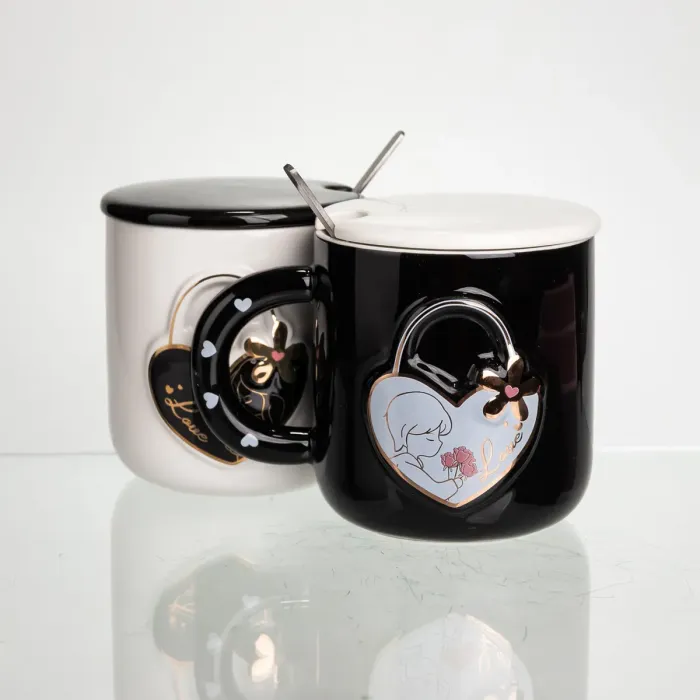 Набір парних порцелянових чашок із серцем 2 (шт) по 400 (мл) чашки на подарунок із кришкою та ложкою Чорний з білим FM-33 (FM-33) - зображення 3