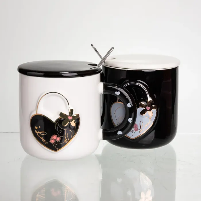 Набір парних порцелянових чашок із серцем 2 (шт) по 400 (мл) чашки на подарунок із кришкою та ложкою Чорний з білим FM-33 (FM-33) - зображення 4