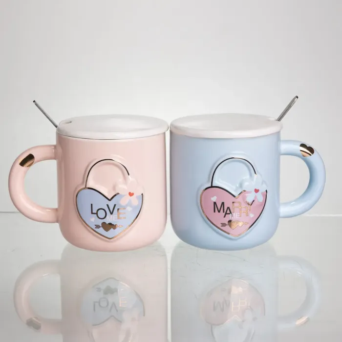 Набір парних порцелянових чашок із серцем 2 (шт) по 400 (мл) чашки на подарунок із кришкою та ложкою Рожевий з блакитним FM-32 (FM-32) - зображення 1