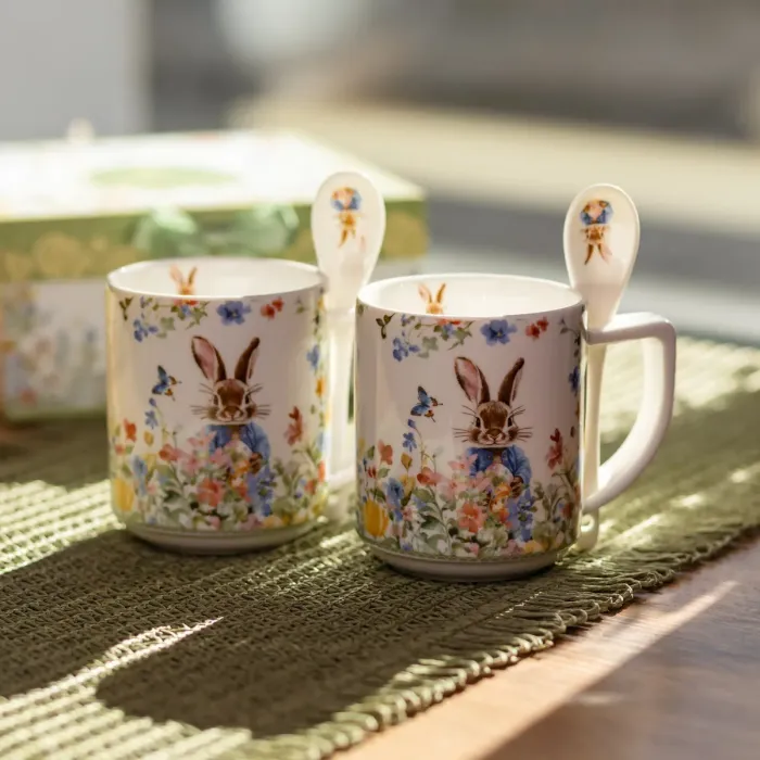 Набір подарункових чашок порцелянових Garden Rabbits 2 штуки по 300 мл із ложками HP-7323-3 (HP-7323-3) - зображення 2