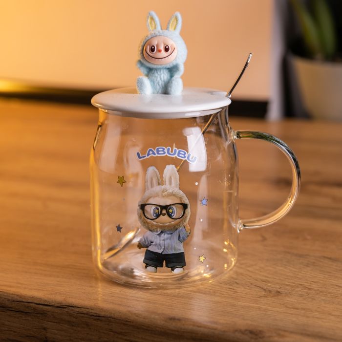 Новорічна велика скляна чашка "Лабубу" з кришкою та ложкою 600 мл, Святкова кружка чашка для дітей на подарунок Блакитний FM-56D (FM-56D) - зображення 1