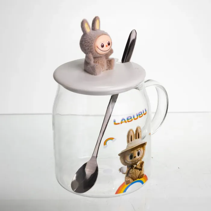 Новорічна велика скляна чашка "Лабубу" з кришкою та ложкою 600 мл, Святкова кружка чашка для дітей на подарунок Коричневий FM-56C (FM-56C) - зображення 4