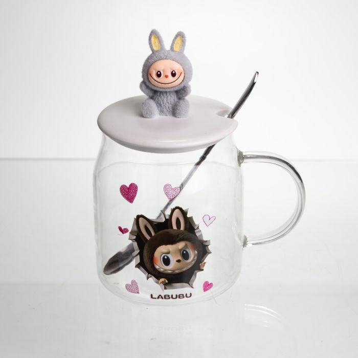Новорічна велика скляна чашка "Лабубу" з кришкою та ложкою 600 мл, Святкова кружка чашка для дітей на подарунок Сірий FM-56A (FM-56A) - зображення 2