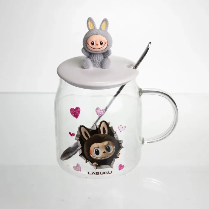 Новорічна велика скляна чашка "Лабубу" з кришкою та ложкою 600 мл, Святкова кружка чашка для дітей на подарунок Сірий FM-56A (FM-56A) - зображення 2
