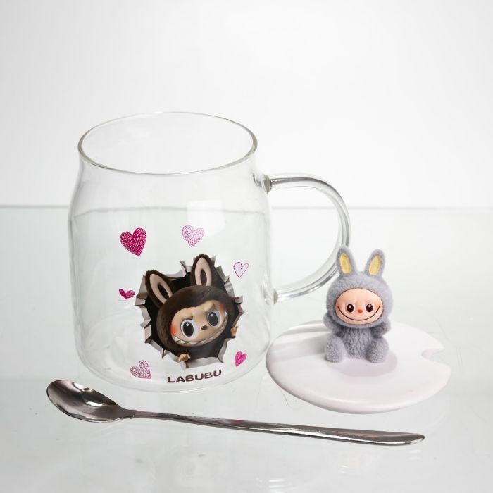 Новорічна велика скляна чашка "Лабубу" з кришкою та ложкою 600 мл, Святкова кружка чашка для дітей на подарунок Сірий FM-56A (FM-56A) - зображення 3