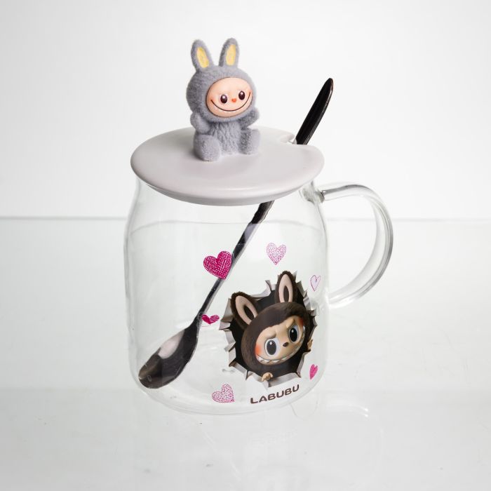 Новорічна велика скляна чашка "Лабубу" з кришкою та ложкою 600 мл, Святкова кружка чашка для дітей на подарунок Сірий FM-56A (FM-56A) - зображення 4