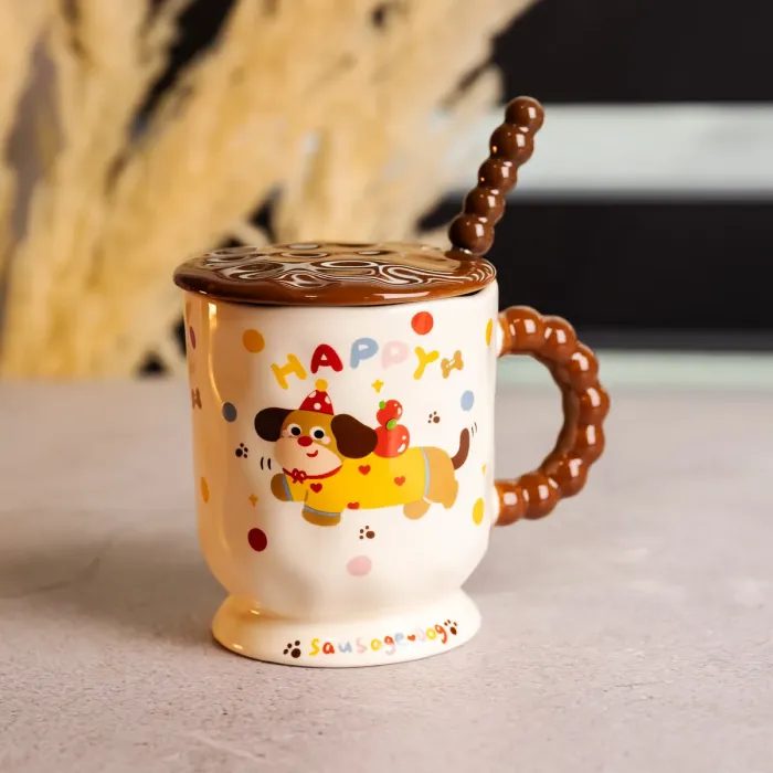 Новорічна порцелянова чашка "Весела Такса" з кришкою та ложкою 400 мл, Святкова кружка чашка для дітей на подарунок FM-17A (FM-17A) - зображення 1