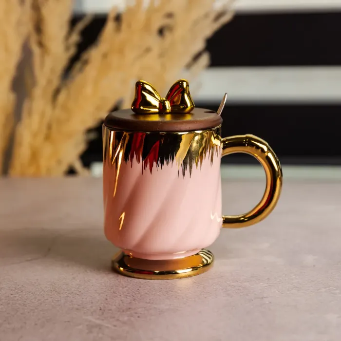 Новорічна порцелянова чашка «Золотий Вихор» 450 мл з кришкою і ложкою Yiwu FM-23B (FM-23B) - зображення 1