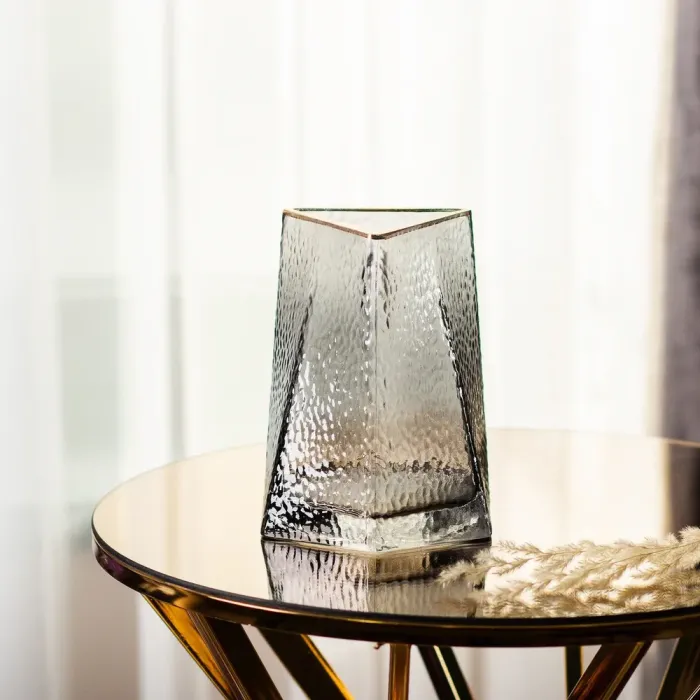 Скляна ваза для квітів, декоративна, трикутна, 15,5 см, із золотою окантовкою. (HP-1711) - зображення 4