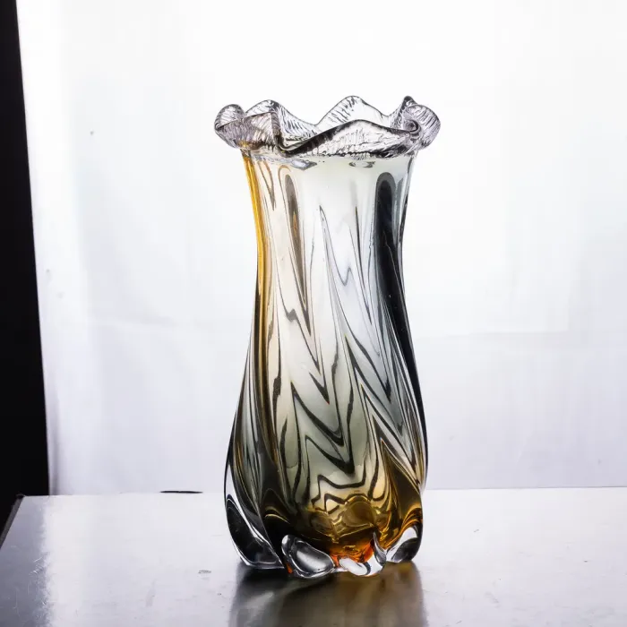 Ваза декоративна 26 см для квітів скляна фігурна ваза з кольорового скла 1.2 л Жовто-сіра (HP-9-11) - зображення 3