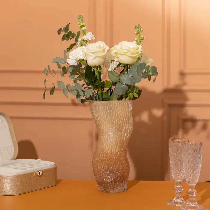 Ваза для квітів скляна з тисненням 14.5х11х30 см ваза декоративна для інтер'єру 1.6 л Бежева (HP-10-31) - изображение 4