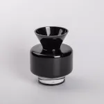 Ваза з кольорового скла для квітів 17.5 см декоративна ваза для декору та інтер'єру 1.5 л Чорна (HP-10-32)