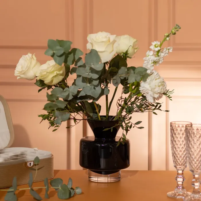 Ваза з кольорового скла для квітів 17.5 см декоративна ваза для декору та інтер'єру 1.5 л Чорна (HP-10-32) - изображение 3